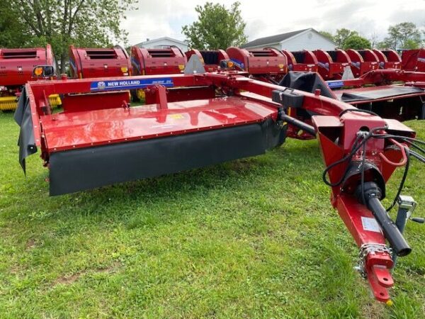 New 2023 New Holland Discbine 210R Side-Pull Mower-Conditioner (10′), Rubber